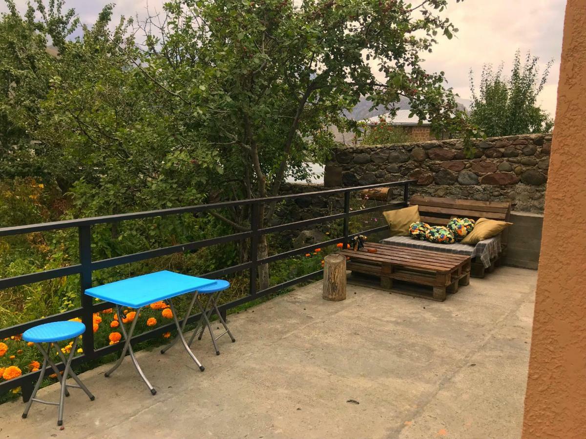 Piligrim Kazbegi Hotel Exterior foto