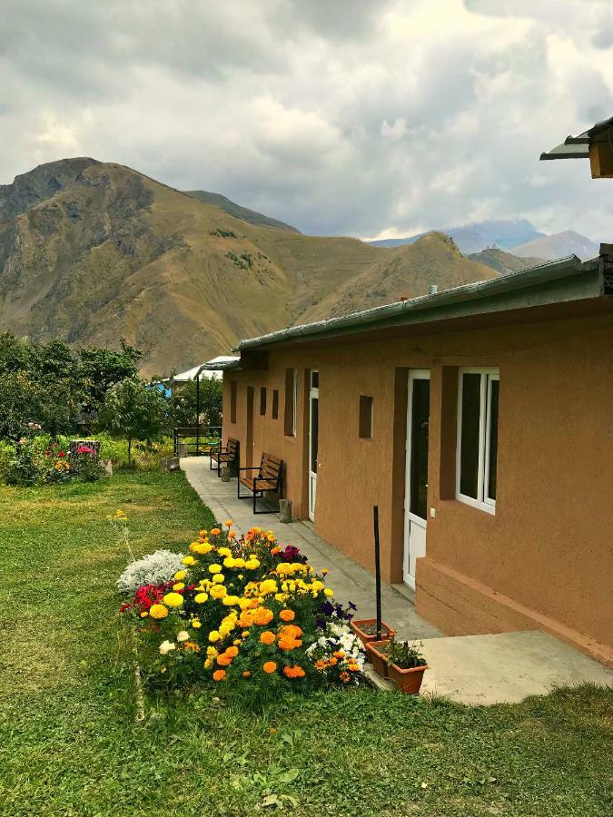 Piligrim Kazbegi Hotel Exterior foto